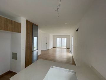 Venta en Manta: Casa Nueva de 3 Dormitorios con Acabados de Lujo en Sector Sur