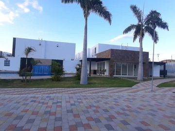 Venta en Manta: Casa Nueva de 3 Dormitorios con Acabados de Lujo en Sector Sur