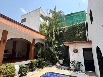 RENTA CASA CON TERRAZA Y ALBERCA LOMAS DE CORTÉS CUERNAVACA CAS_4800 CUE/DL