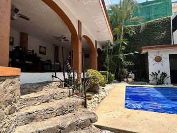 RENTA CASA CON TERRAZA Y ALBERCA LOMAS DE CORTÉS CUERNAVACA CAS_4800 CUE/DL