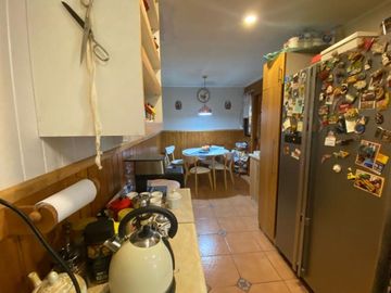 LOS FUNDADORES, AMPLIA CASA CON QUINCHO $175.000.000.