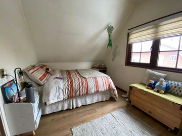 LOS FUNDADORES, AMPLIA CASA CON QUINCHO $175.000.000.