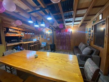 LOS FUNDADORES, AMPLIA CASA CON QUINCHO $175.000.000.