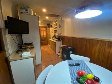 LOS FUNDADORES, AMPLIA CASA CON QUINCHO $175.000.000.