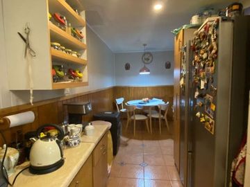 LOS FUNDADORES, AMPLIA CASA CON QUINCHO $175.000.000.