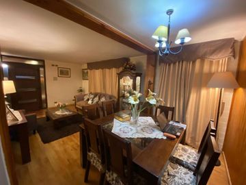 LOS FUNDADORES, AMPLIA CASA CON QUINCHO $175.000.000.
