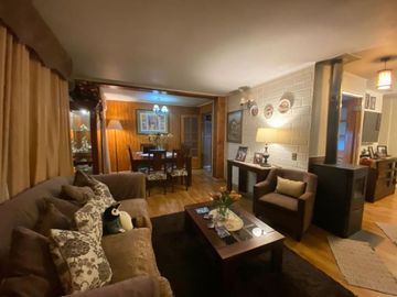 LOS FUNDADORES, AMPLIA CASA CON QUINCHO $175.000.000.