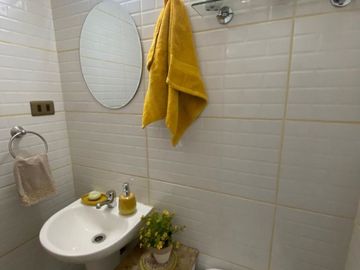 LOS FUNDADORES, AMPLIA CASA CON QUINCHO $175.000.000.