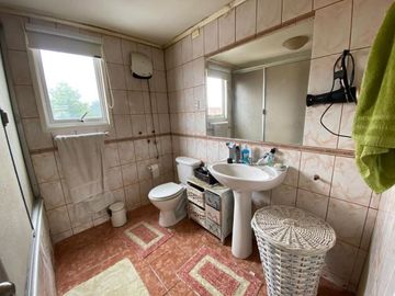 LOS FUNDADORES, AMPLIA CASA CON QUINCHO $175.000.000.