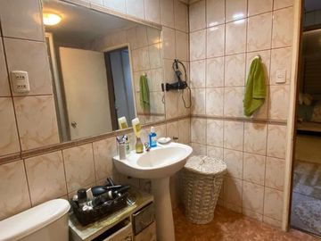 LOS FUNDADORES, AMPLIA CASA CON QUINCHO $175.000.000.