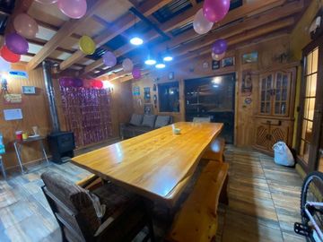 LOS FUNDADORES, AMPLIA CASA CON QUINCHO $175.000.000.