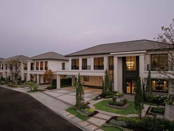 Brand New Modern Classic 4 Bedroom House in San Phi Suea for Sale near NIS and Ruamchok
