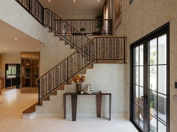 Brand New Modern Classic 4 Bedroom House in San Phi Suea for Sale near NIS and Ruamchok