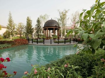 Brand New Modern Classic 4 Bedroom House in San Phi Suea for Sale near NIS and Ruamchok