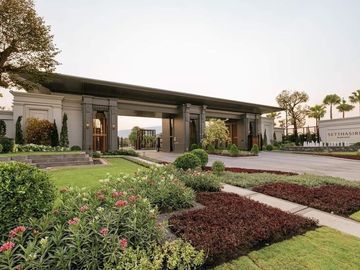 Brand New Modern Classic 4 Bedroom House in San Phi Suea for Sale near NIS and Ruamchok