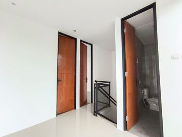 rumah 2 lantai baru siap huni di Gentan jalan kaliurang km 10