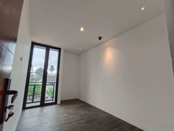 rumah 2 lantai baru siap huni di Gentan jalan kaliurang km 10