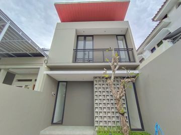 rumah 2 lantai baru siap huni di Gentan jalan kaliurang km 10