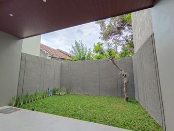 rumah 2 lantai baru siap huni di Gentan jalan kaliurang km 10