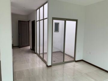 CASA EN VENTA EN FRACCIONAMIENTO PRIVADO EN VIÑEDOS
