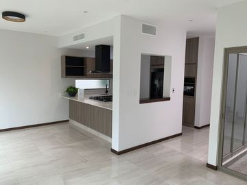 CASA EN VENTA EN FRACCIONAMIENTO PRIVADO EN VIÑEDOS