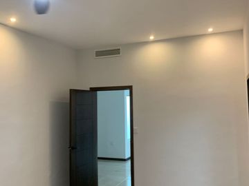 CASA EN VENTA EN FRACCIONAMIENTO PRIVADO EN VIÑEDOS
