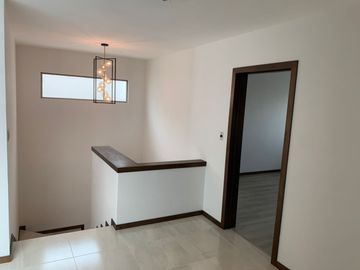 CASA EN VENTA EN FRACCIONAMIENTO PRIVADO EN VIÑEDOS
