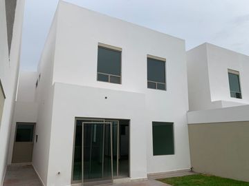 CASA EN VENTA EN FRACCIONAMIENTO PRIVADO EN VIÑEDOS