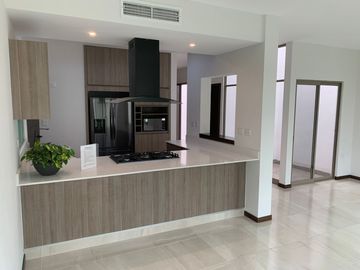 CASA EN VENTA EN FRACCIONAMIENTO PRIVADO EN VIÑEDOS