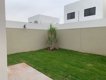 CASA EN VENTA EN FRACCIONAMIENTO PRIVADO EN VIÑEDOS