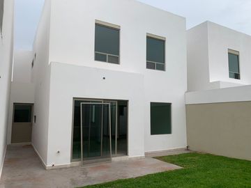 CASA EN VENTA EN FRACCIONAMIENTO PRIVADO EN VIÑEDOS
