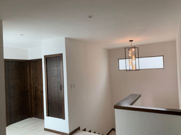 CASA EN VENTA EN FRACCIONAMIENTO PRIVADO EN VIÑEDOS