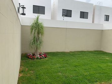 CASA EN VENTA EN FRACCIONAMIENTO PRIVADO EN VIÑEDOS