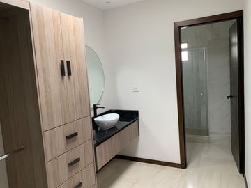 CASA EN VENTA EN FRACCIONAMIENTO PRIVADO EN VIÑEDOS
