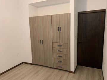 CASA EN VENTA EN FRACCIONAMIENTO PRIVADO EN VIÑEDOS