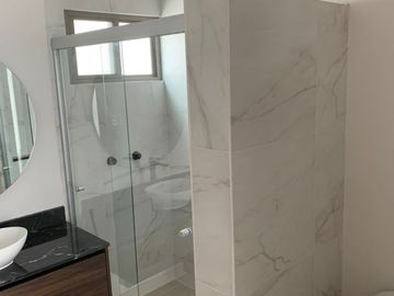 CASA EN VENTA EN FRACCIONAMIENTO PRIVADO EN VIÑEDOS