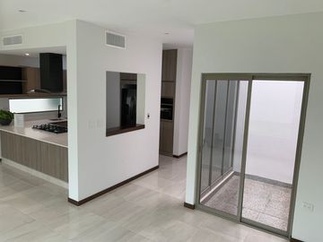CASA EN VENTA EN FRACCIONAMIENTO PRIVADO EN VIÑEDOS