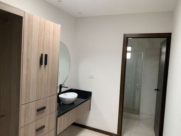 CASA EN VENTA EN FRACCIONAMIENTO PRIVADO EN VIÑEDOS