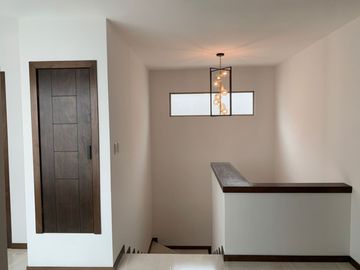 CASA EN VENTA EN FRACCIONAMIENTO PRIVADO EN VIÑEDOS