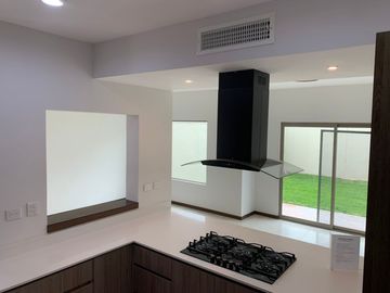 CASA EN VENTA EN FRACCIONAMIENTO PRIVADO EN VIÑEDOS