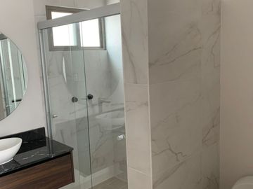 CASA EN VENTA EN FRACCIONAMIENTO PRIVADO EN VIÑEDOS