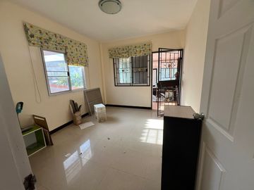 Very cheap sale, single house, m. Thaweelada 2, area 58.8 square metres, suitable for living and renovating, making a profit, convenient to travel, ne