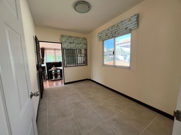 Very cheap sale, single house, m. Thaweelada 2, area 58.8 square metres, suitable for living and renovating, making a profit, convenient to travel, ne