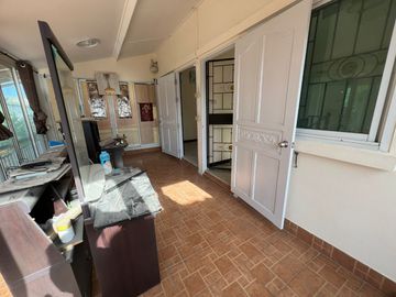 Very cheap sale, single house, m. Thaweelada 2, area 58.8 square metres, suitable for living and renovating, making a profit, convenient to travel, ne
