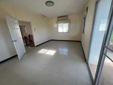 Very cheap sale, single house, m. Thaweelada 2, area 58.8 square metres, suitable for living and renovating, making a profit, convenient to travel, ne