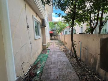 Very cheap sale, single house, m. Thaweelada 2, area 58.8 square metres, suitable for living and renovating, making a profit, convenient to travel, ne
