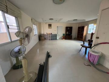 Very cheap sale, single house, m. Thaweelada 2, area 58.8 square metres, suitable for living and renovating, making a profit, convenient to travel, ne
