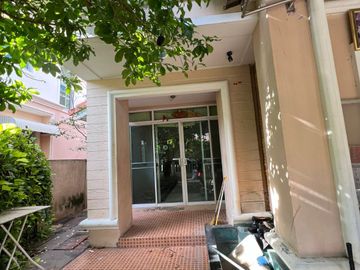 Very cheap sale, single house, m. Thaweelada 2, area 58.8 square metres, suitable for living and renovating, making a profit, convenient to travel, ne