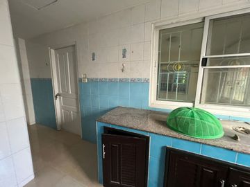 Very cheap sale, single house, m. Thaweelada 2, area 58.8 square metres, suitable for living and renovating, making a profit, convenient to travel, ne