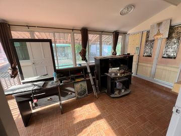 Very cheap sale, single house, m. Thaweelada 2, area 58.8 square metres, suitable for living and renovating, making a profit, convenient to travel, ne